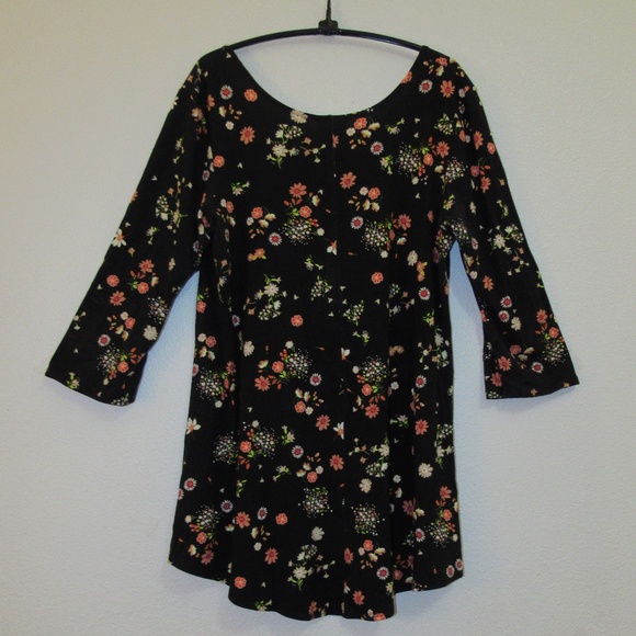 Salaam black tunic top with flowers - Picture 2 of 5